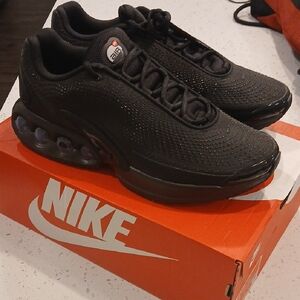 NIB Nike Air Max DN Sneakers All Black Size 9.5